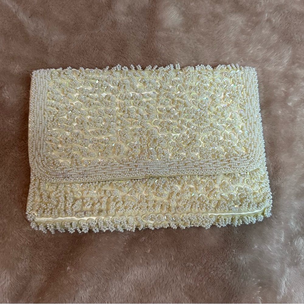 Beaded clutch